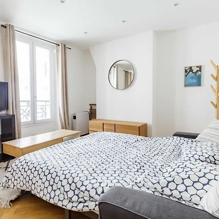 Nice Design Studio Near Batignolles *