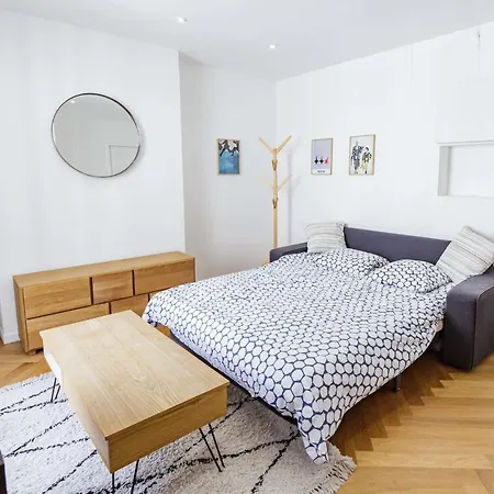 Nice Design Studio Near Batignolles Apartment Paris