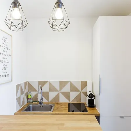 Nice Design Studio Near Batignolles Apartment