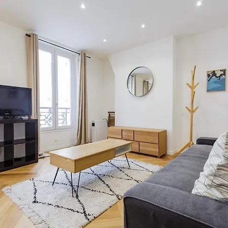 Nice Design Studio Near Batignolles Apartment Paris